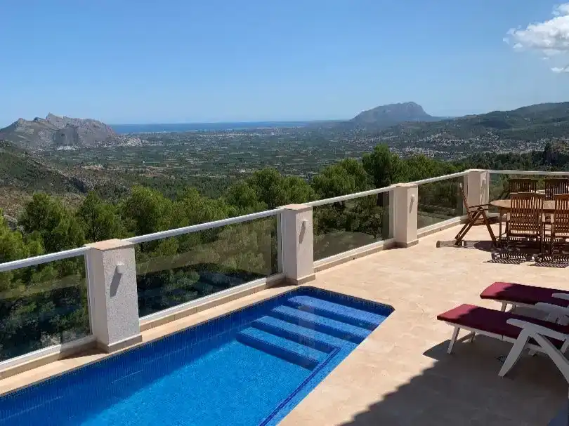 Piscina de Piso en venta en La Vall de Laguar, Alicante