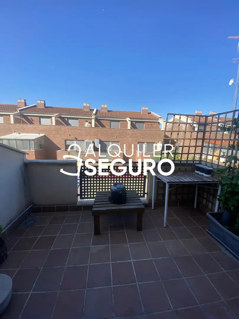 Vista exterior de Piso de alquiler en Horche con Calefacción y Terraza