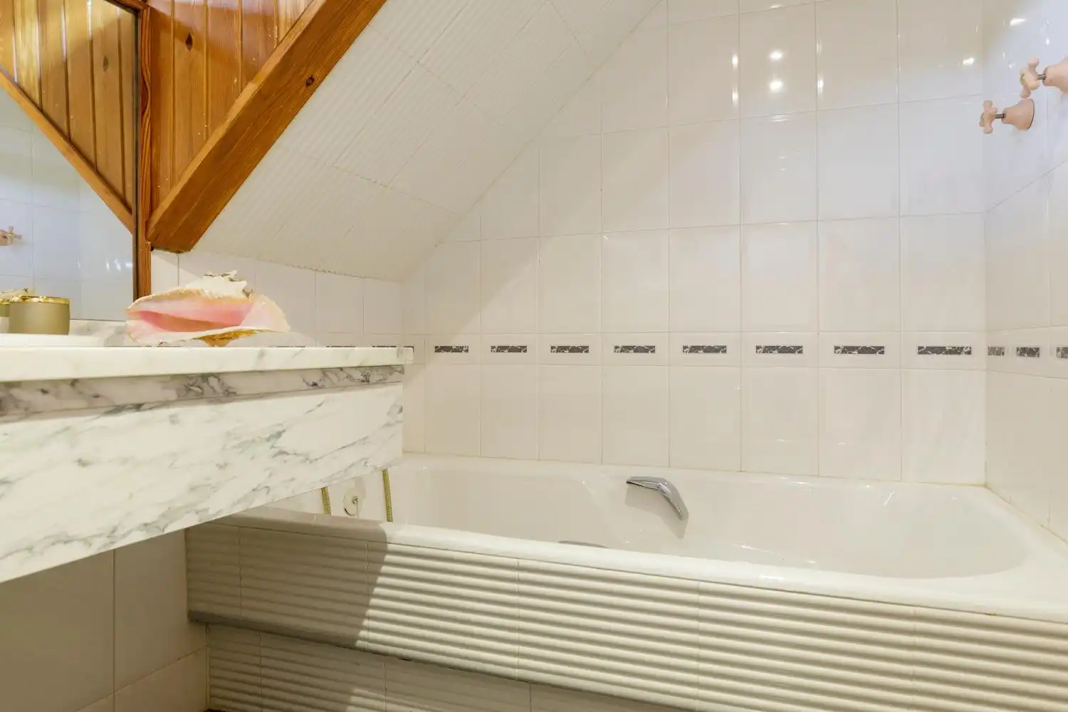 Bathroom of Houses for sale in Zaragoza  with Air Conditioner, Heating and Private garden