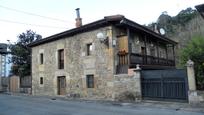 Vista exterior de Casa o xalet en venda en Santiurde de Toranzo amb Terrassa