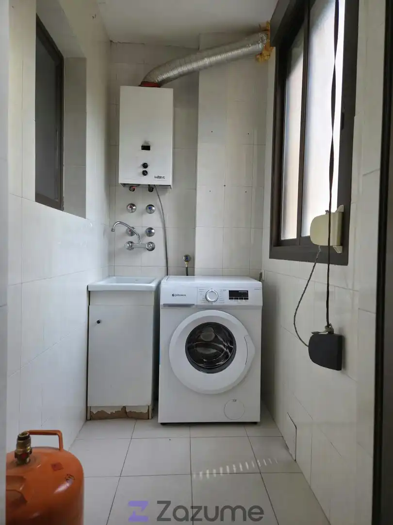 Baño de Piso de alquiler en Jaén con Jardín privado, Piscina y Amueblado