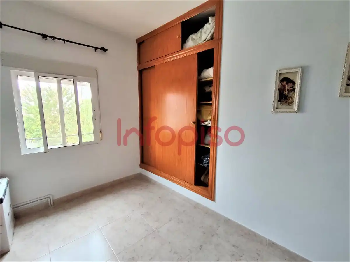 Dormitori de Casa o xalet en venda en Alcubillas amb Aire condicionat, Calefacció i Terrassa