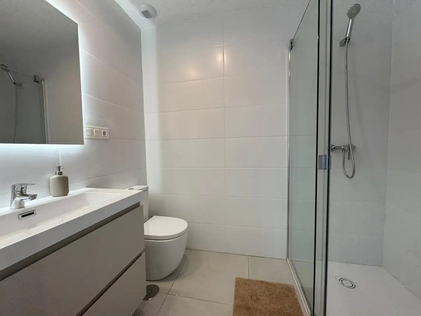 Bany de Apartament en venda en Chipiona amb Aire condicionat, Terrassa i Traster