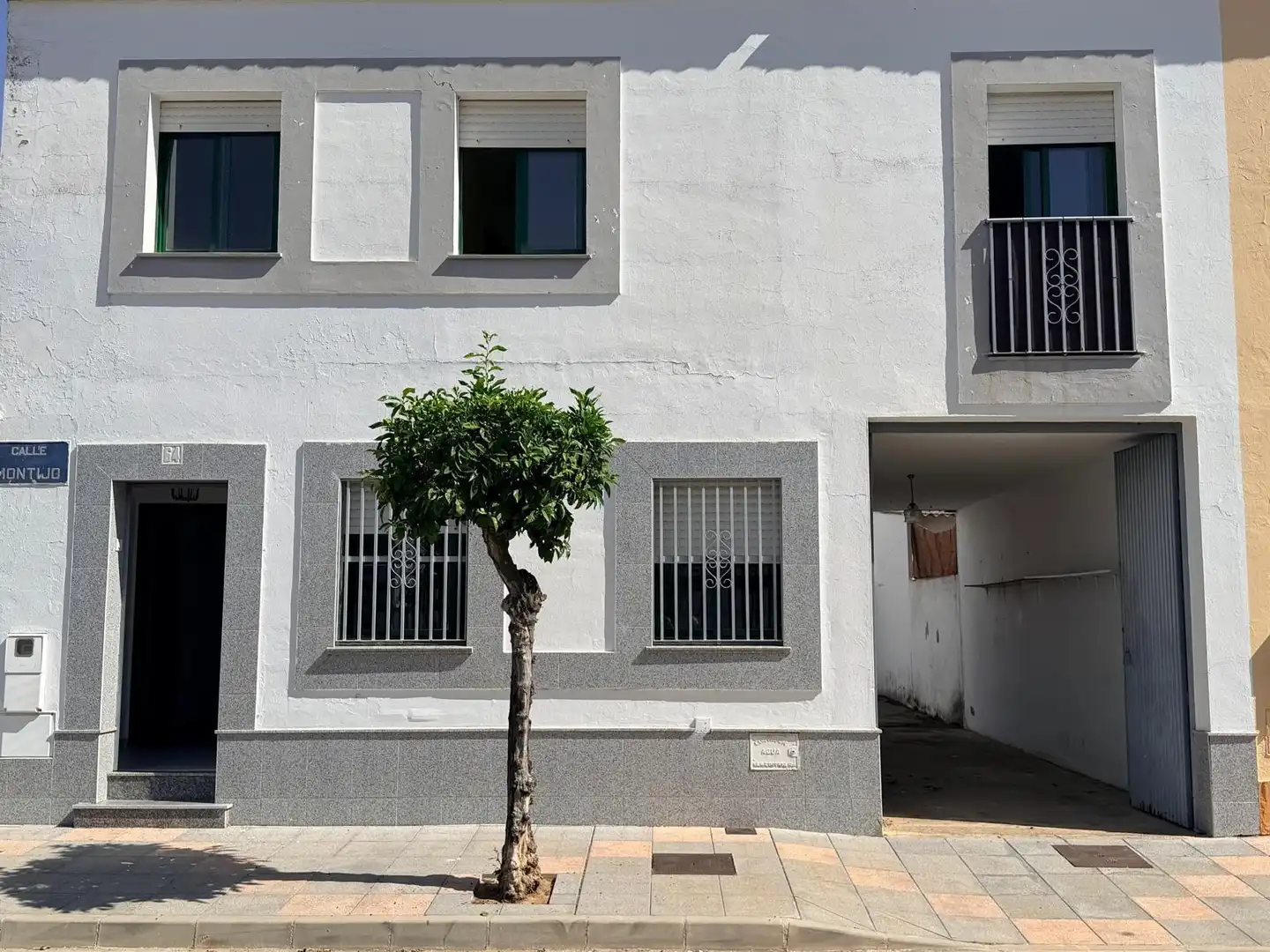 Exterior view of Houses for sale in Valdelacalzada