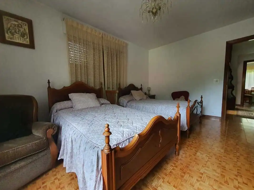 Dormitori de Casa o xalet en venda en Llanes amb Calefacció i Jardí privat