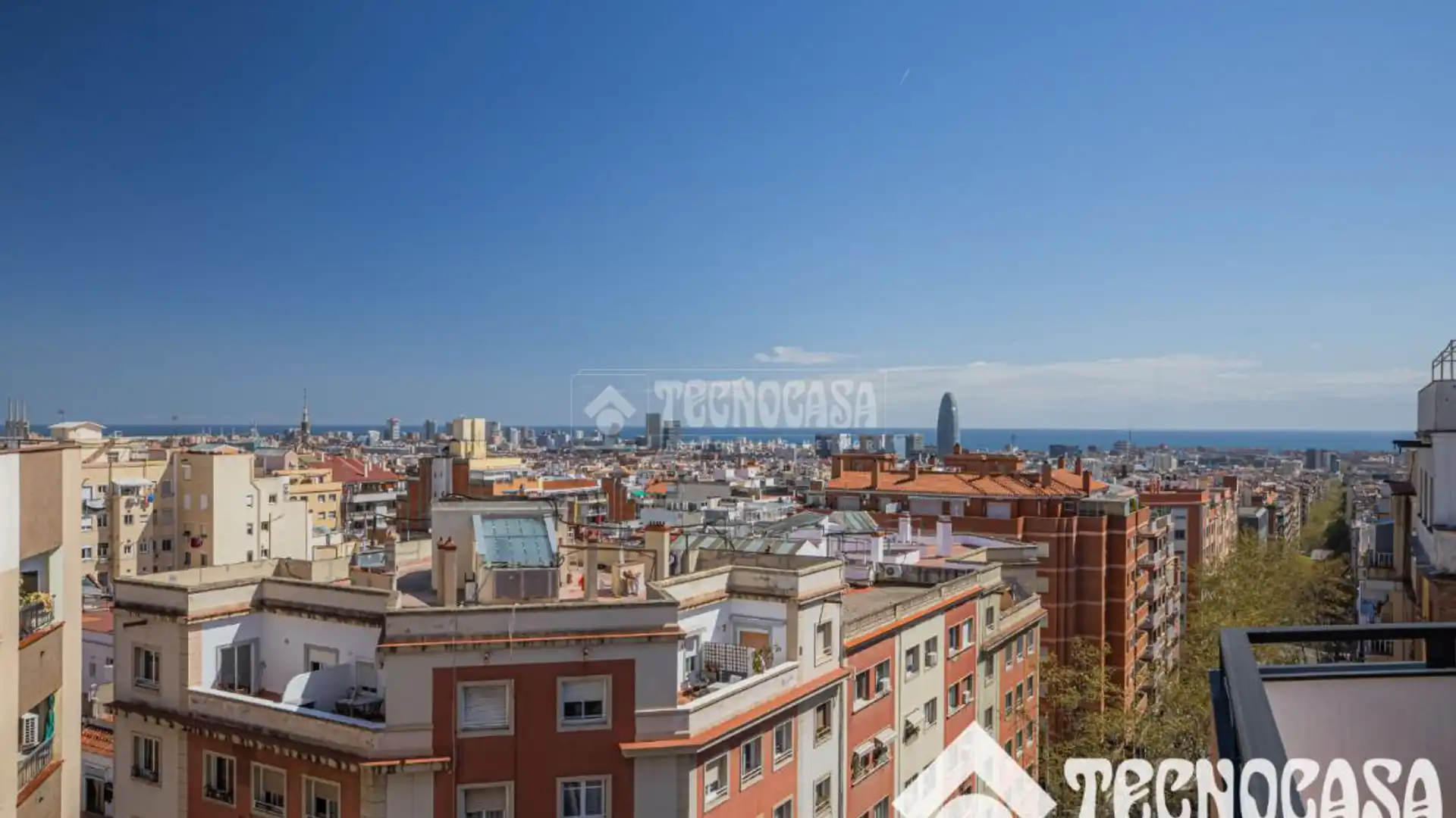 Vista exterior de Ático en venta en  Barcelona Capital con Aire acondicionado, Calefacción y Terraza