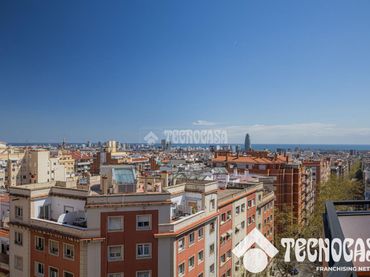 Penthouse with lift for sale in Carrer de Padilla