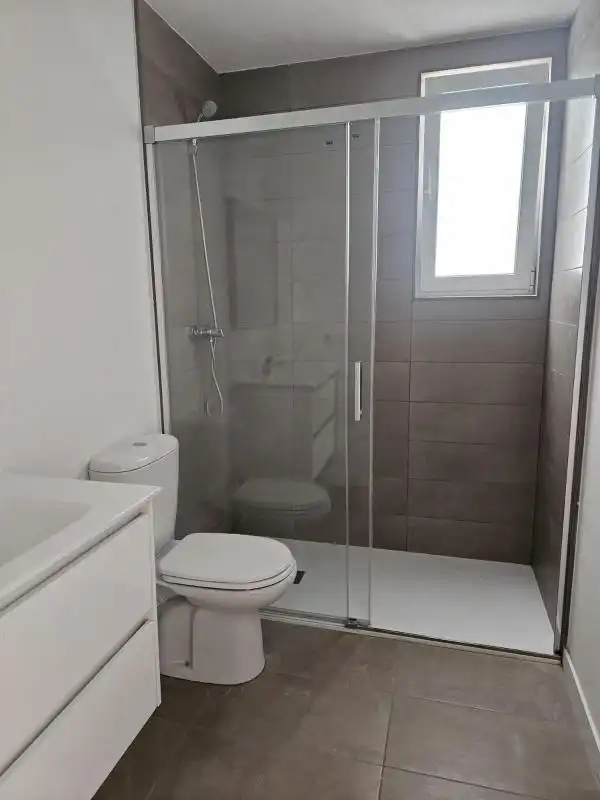 Baño de Piso en venta en Valencia con Aire acondicionado, Calefacción y Terraza