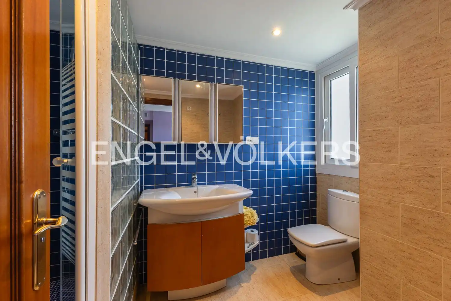 Badezimmer von Wohnung zur Miete in Valencia mit Klimaanlage, Heizung und Terrasse