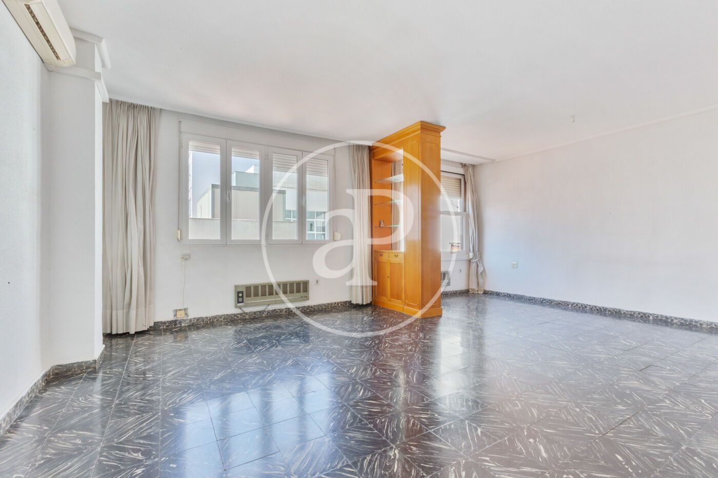 Dormitori de Pis en venda en  Valencia Capital amb Calefacció i Balcó