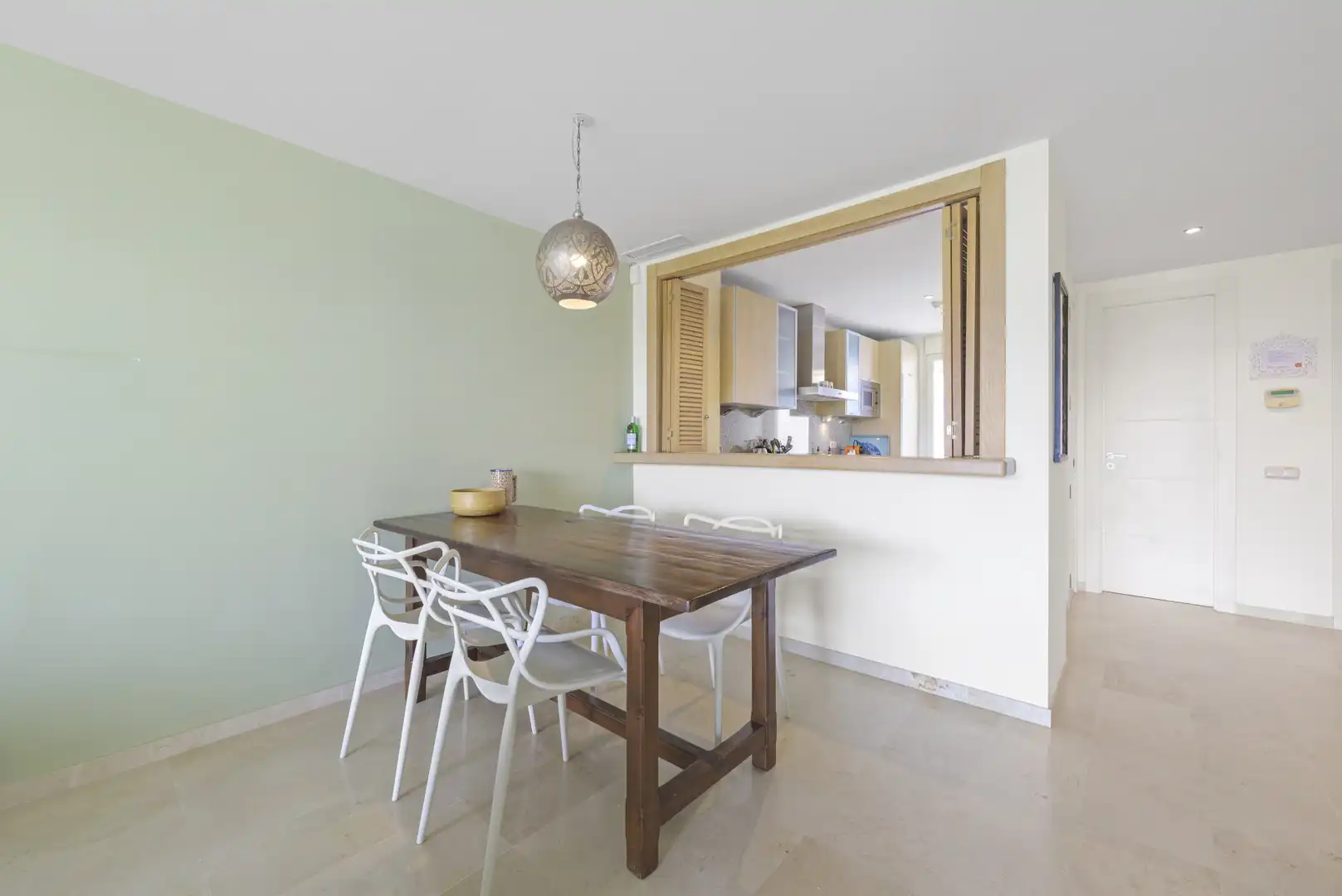 Esszimmer von Einfamilien-Reihenhaus zum Verkauf in Mijas mit Klimaanlage, Privatgarten und Terrasse