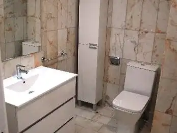 Baño de Piso de alquiler en Madrid con Calefacción, Parquet y Terraza
