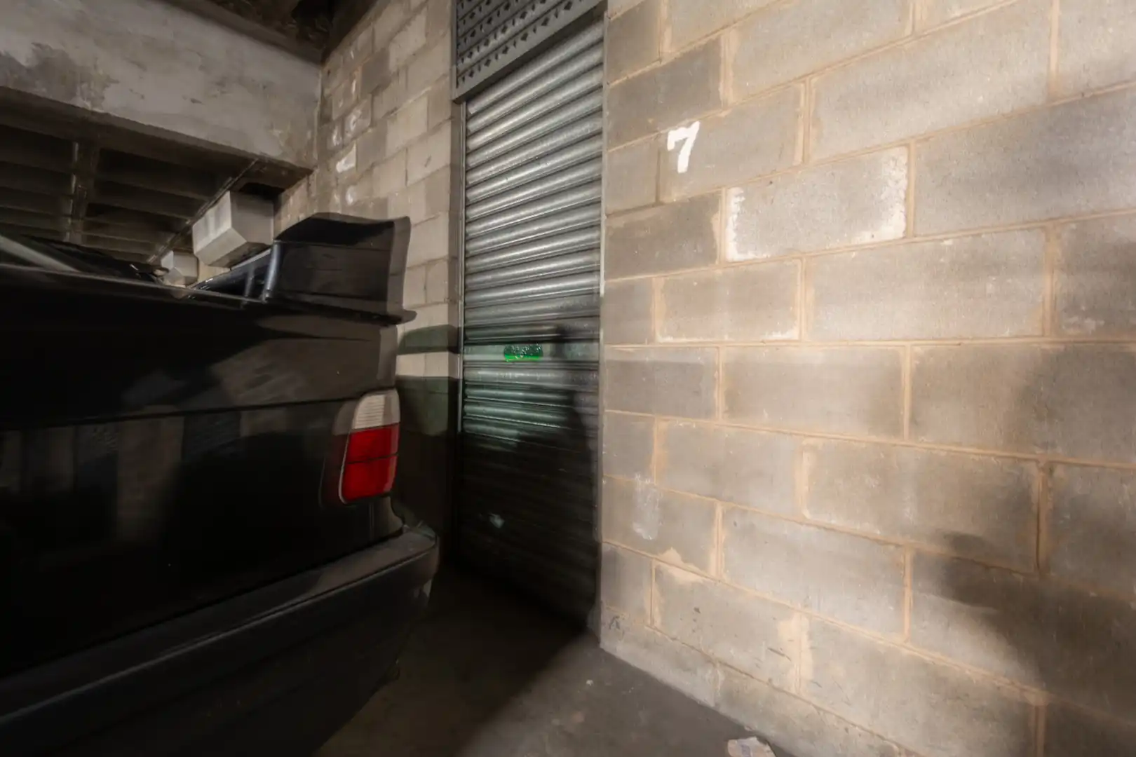 Aparcament de Casa o xalet en venda en Gijón  amb Calefacció, Jardí privat i Traster
