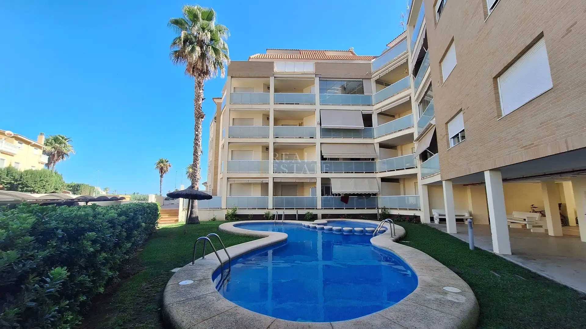 Piscina de Piso en venta en Dénia con Aire acondicionado, Calefacción y Trastero