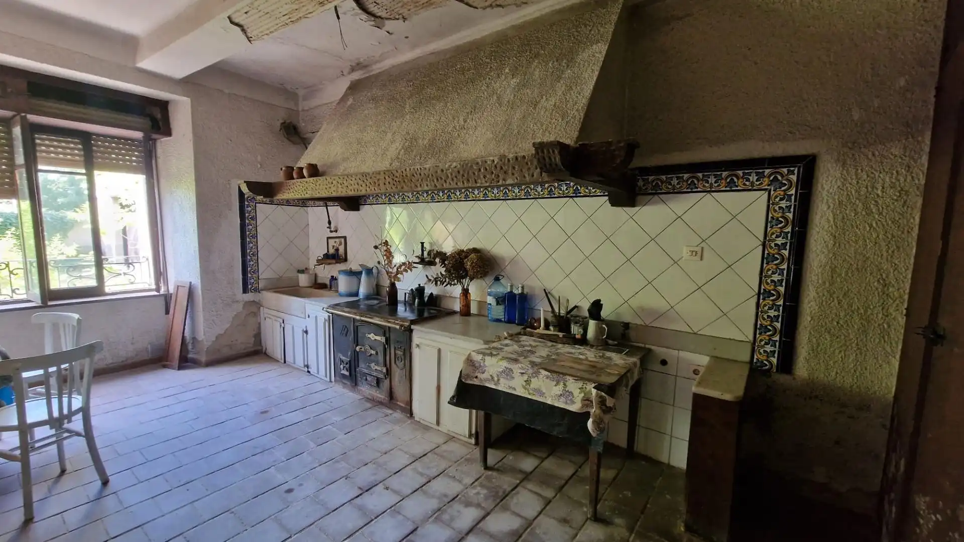 Cuina de Finca rústica en venda en Lena amb Jardí privat, Terrassa i Balcó