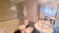 Badezimmer von Wohnungen zum verkauf in Tías mit Terrasse, Möbliert und Gemeinschaftspool