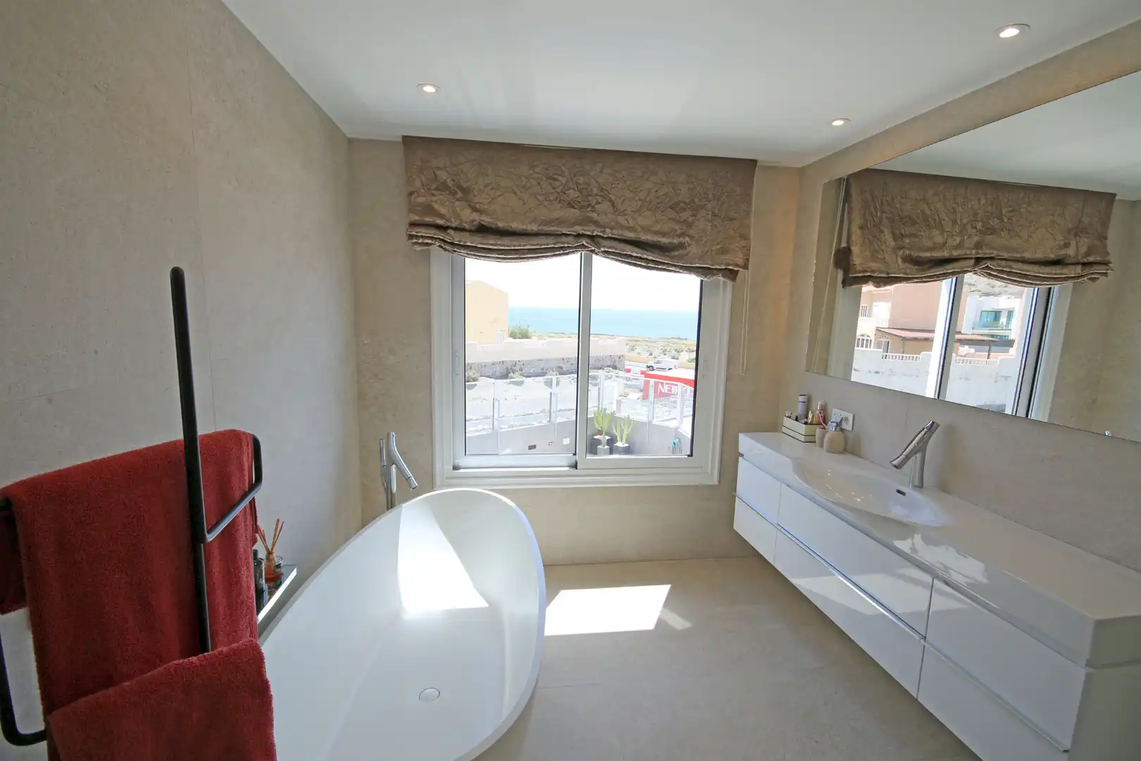 Bathroom of Detached homes for sale in Granadilla de Abona  with Air Conditioner, Private garden and Swimming Pool
