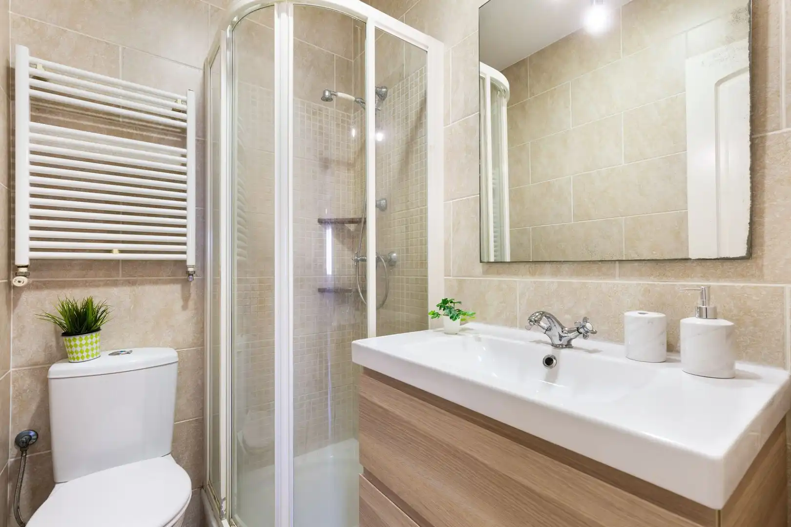 Baño de Piso en venta en L'Hospitalet de Llobregat con Aire acondicionado y Calefacción