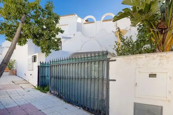Vista exterior de Dúplex en venda en Marbella amb Terrassa i Traster