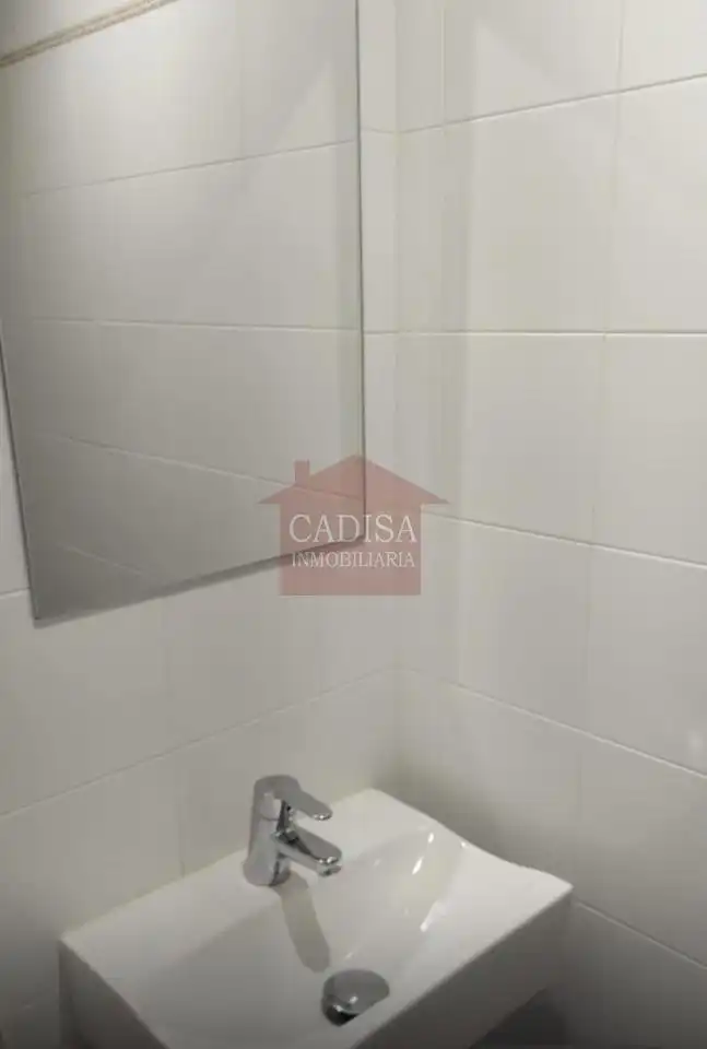 Baño de Piso para compartir en Salamanca con Calefacción, Terraza y Amueblado