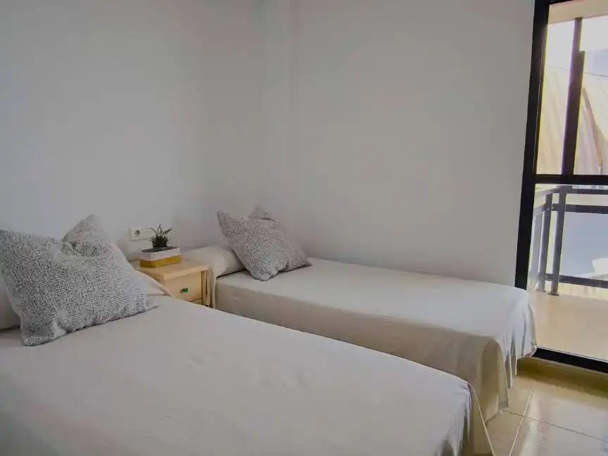 Dormitori de Pis de lloguer en Daimús amb Aire condicionat, Jardí privat i Terrassa