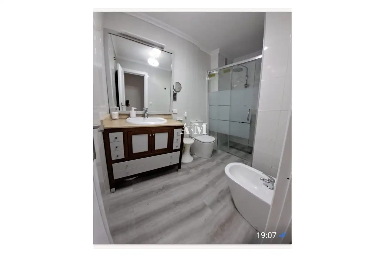 Baño de Apartamento de alquiler en Torrevieja con Aire acondicionado, Calefacción y Terraza