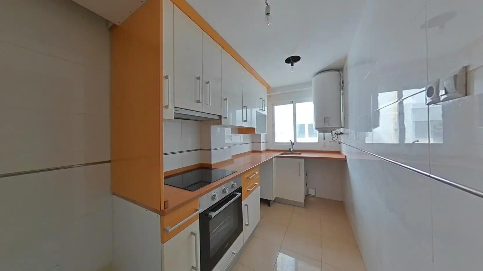 Cocina de Piso en venta en Zaragoza con Calefacción, Horno y Balcón