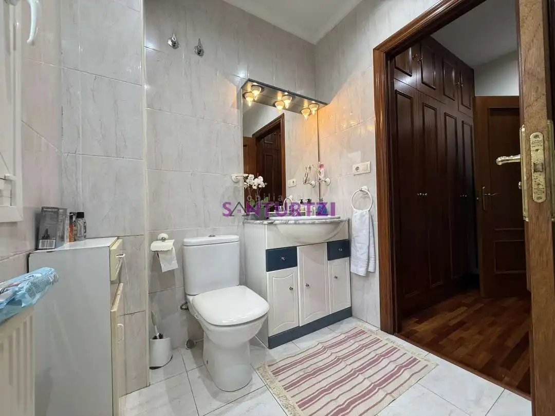 Bathroom of Detached homes for sale in Castro-Urdiales  with Heating, Terrace and Furnished