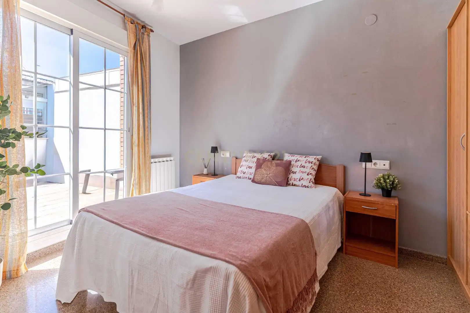 Dormitori de Apartament en venda en Churriana de la Vega amb Jardí privat i Piscina comunitària