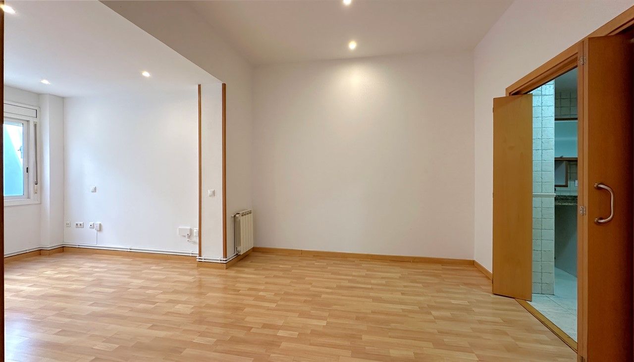 Flat for sale in  Barcelona Capital  with Air Conditioner, Heating and Parquet flooring