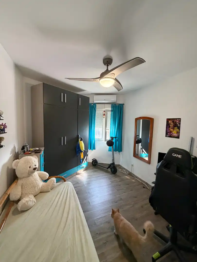 Habitación de Piso en venta en La Línea de la Concepción con Aire acondicionado, Terraza y Amueblado