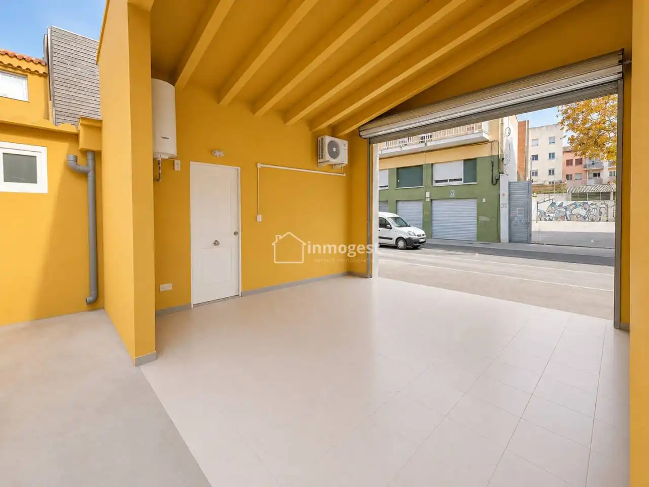 Vista exterior de Nave industrial en venta en Salt
