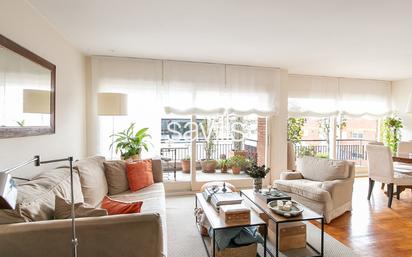 Living room of Apartment for sale in  Barcelona Capital