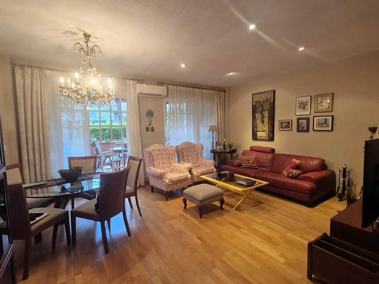 Sala d'estar de Casa o xalet en venda en Alicante / Alacant amb Aire condicionat, Jardí privat i Terrassa