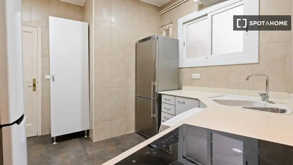 Cocina de Piso para compartir en Barcelona con Aire acondicionado, Calefacción y Terraza