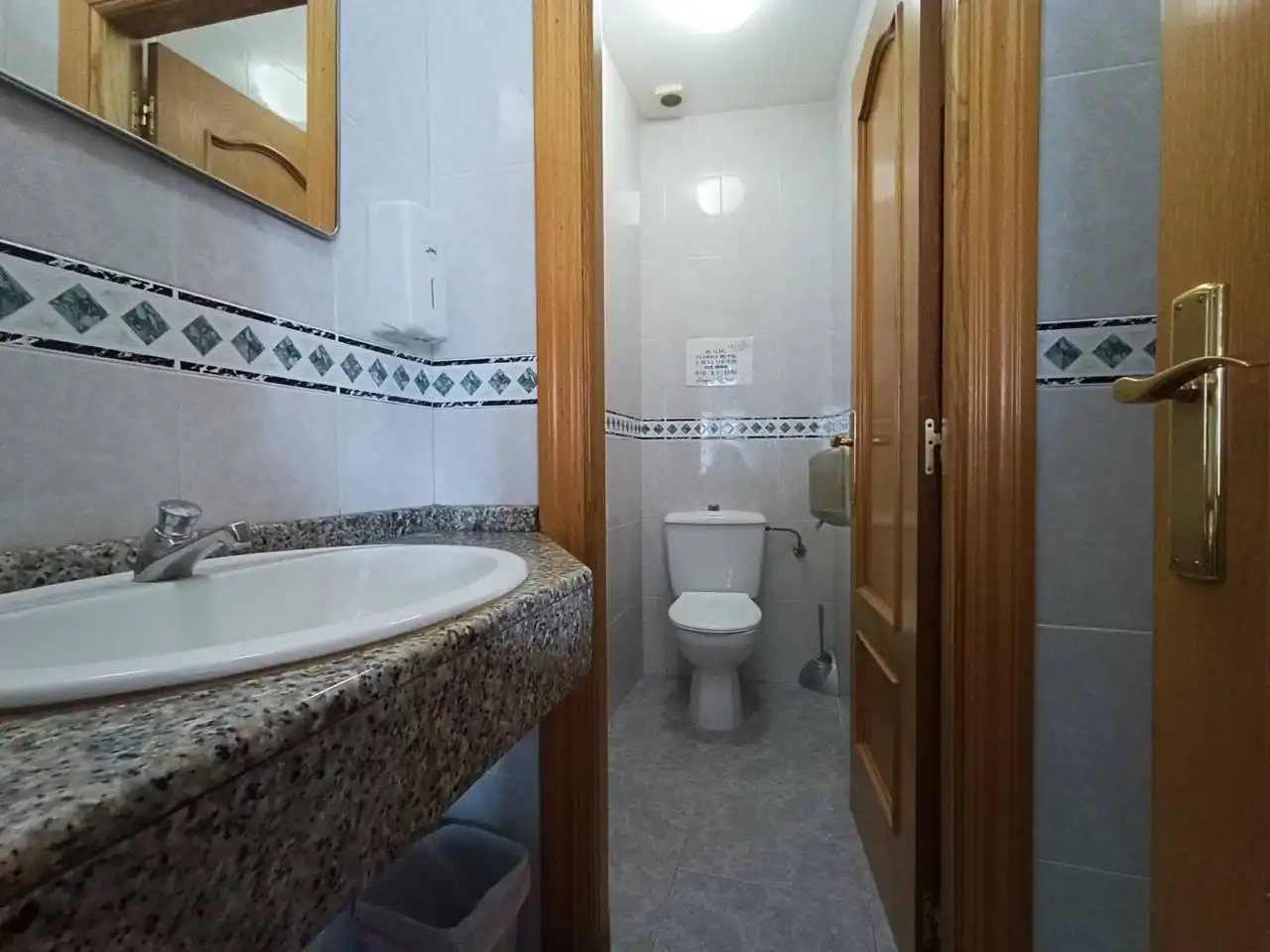 Baño de Local en venta en Burgos con Aire acondicionado