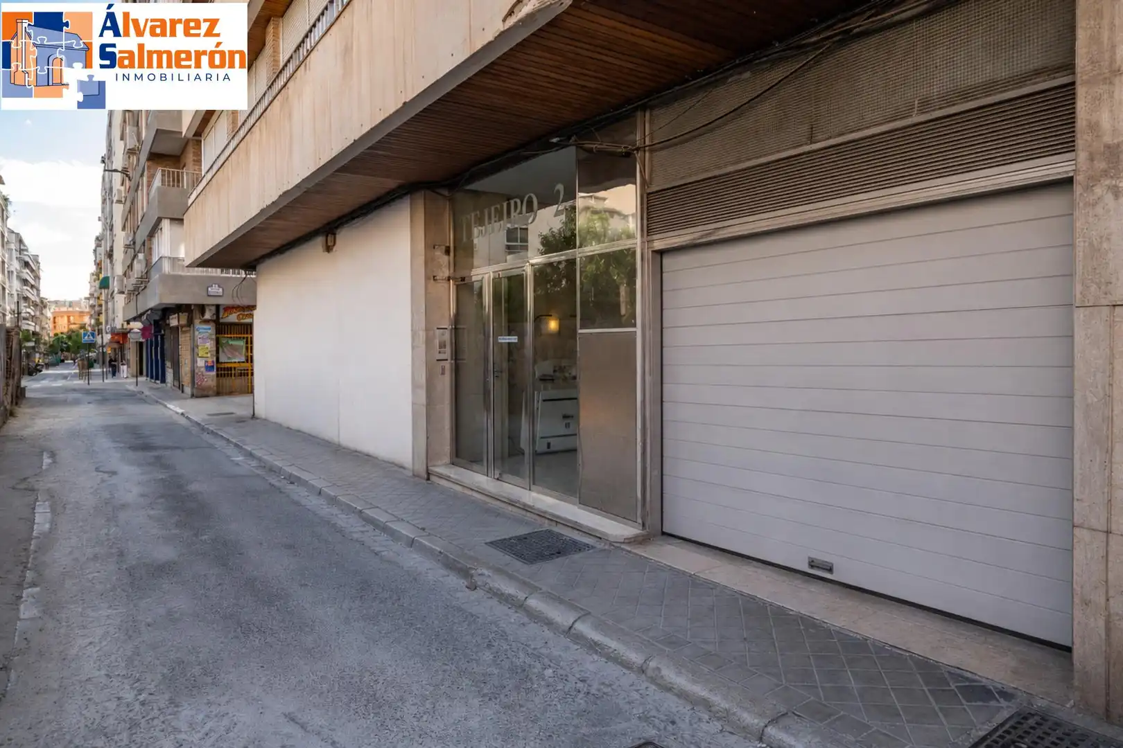 Vista exterior de Piso en venta en Granada con Terraza y Balcón
