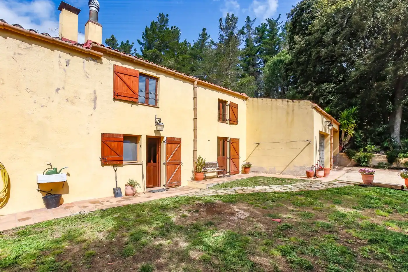 Vista exterior de Finca rústica en venta en Sant Iscle de Vallalta con Calefacción, Terraza y Trastero