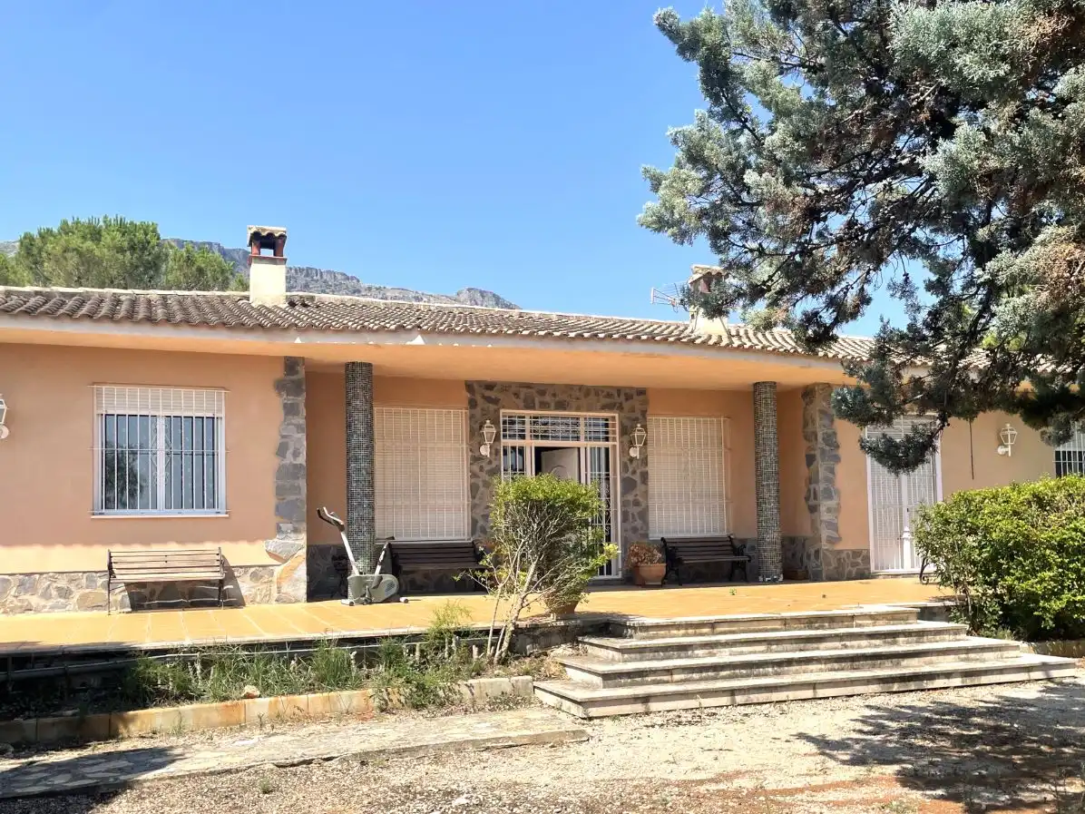 Vista exterior de Casa o xalet en venda en Cocentaina amb Aire condicionat, Terrassa i Piscina