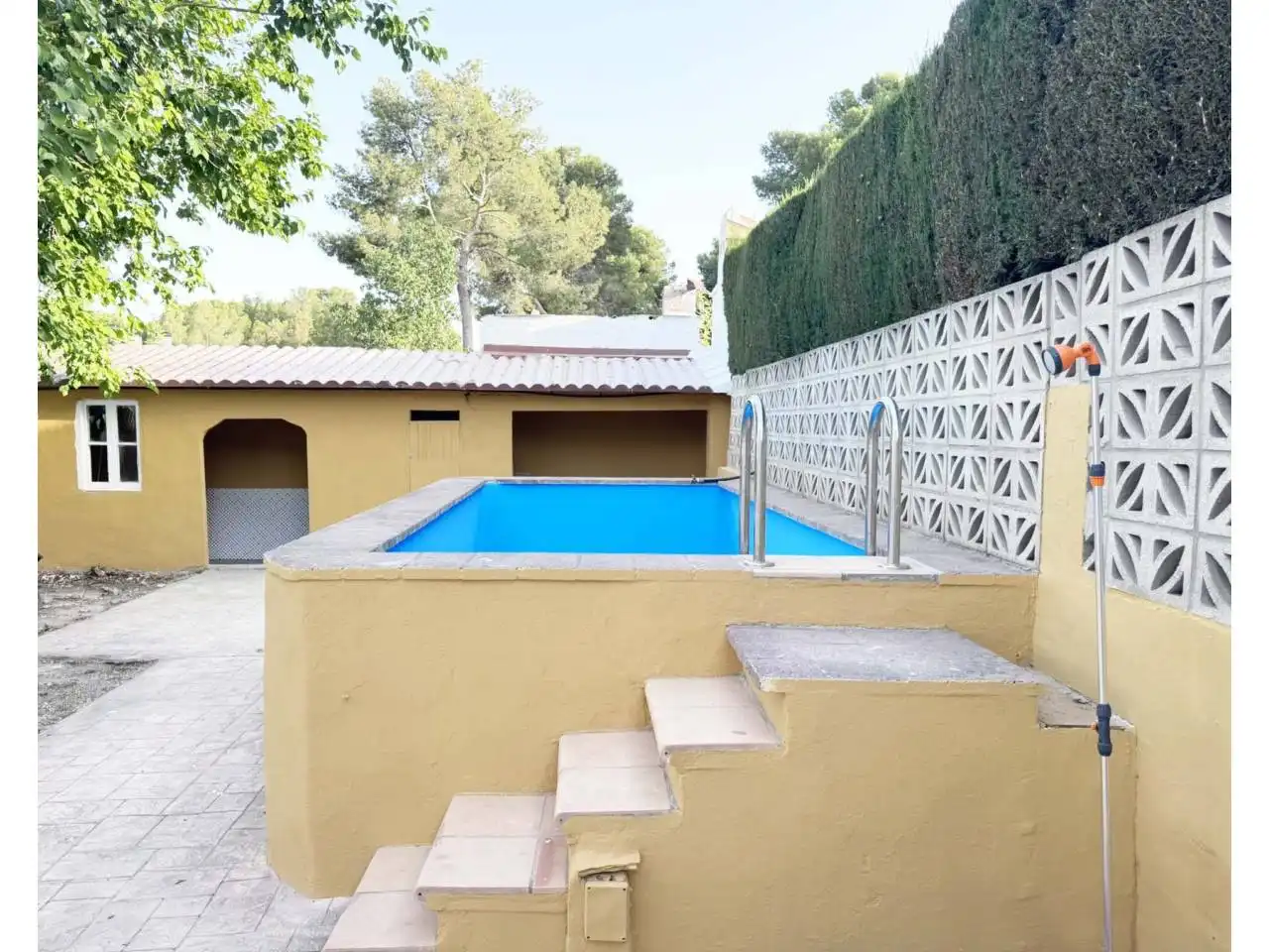 Schwimmbecken von Haus oder Chalet zur Miete in Paterna mit Privatgarten, Terrasse und Möbliert