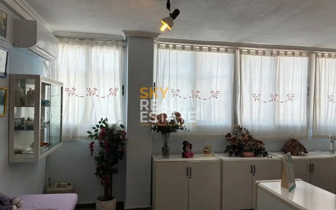 Living room of Flat for sale in Silla  with Air Conditioner and Balcony