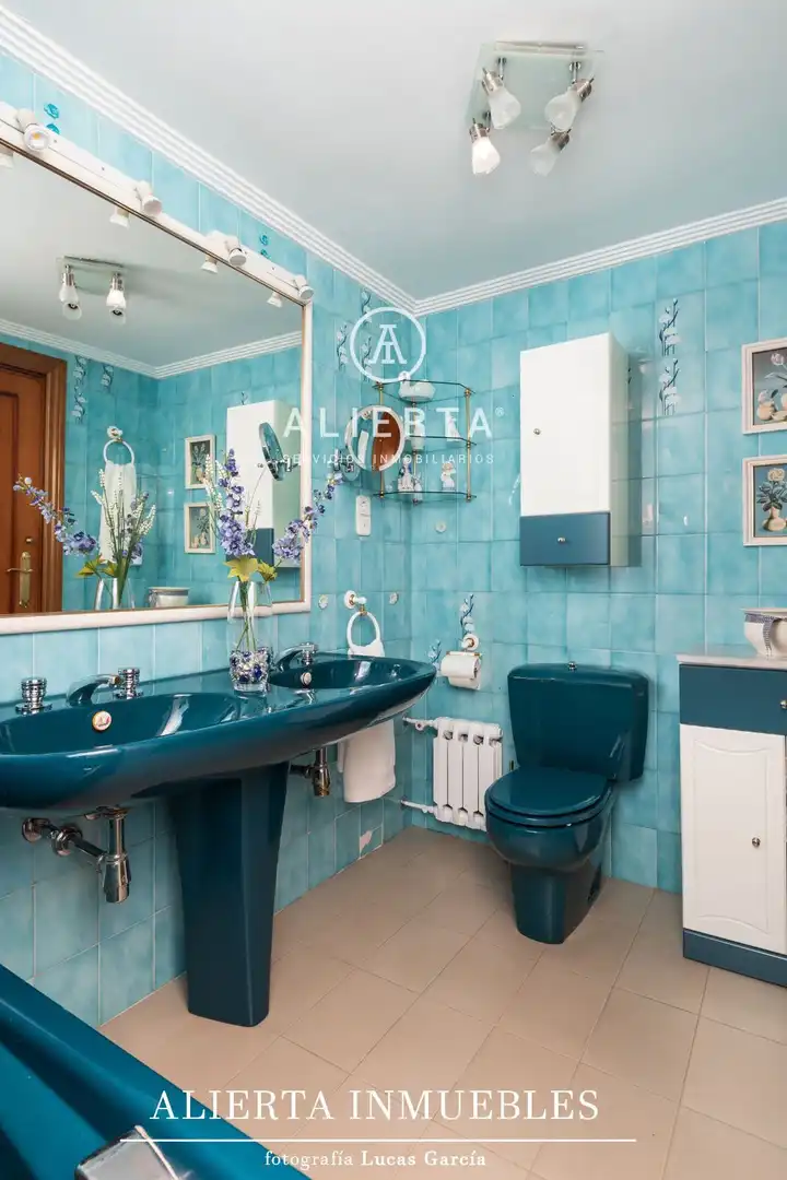 Bathroom of Flat for sale in Zaragoza  with Air Conditioner, Heating and Terrace
