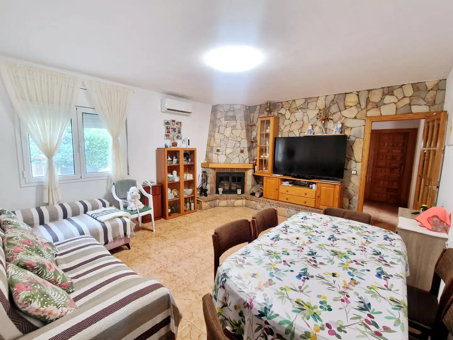 Sala de estar de Casa o chalet en venta en Hostalric con Aire acondicionado, Calefacción y Jardín privado