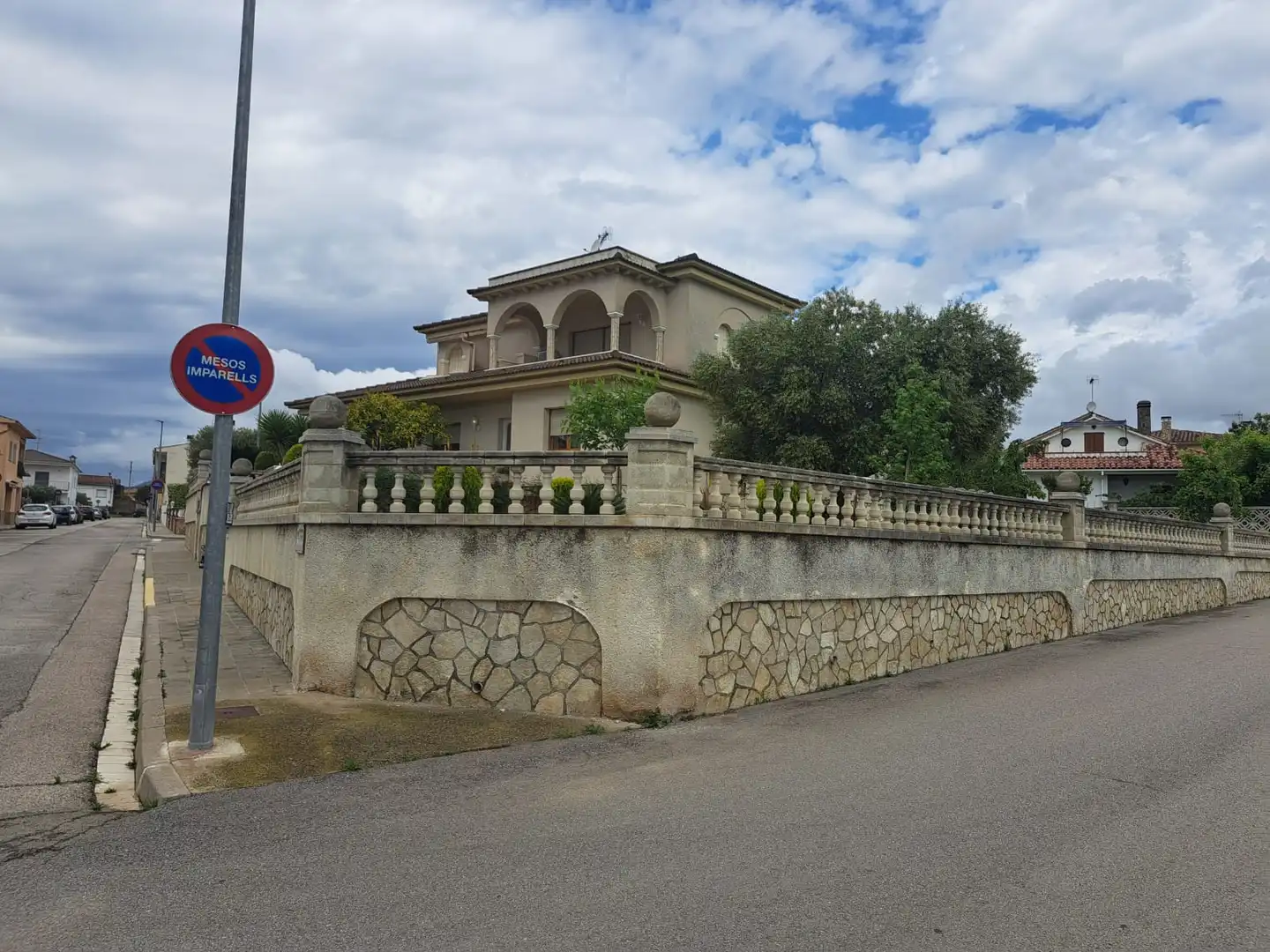 Vista exterior de Casa o chalet en venta en Breda con Aire acondicionado, Calefacción y Jardín privado