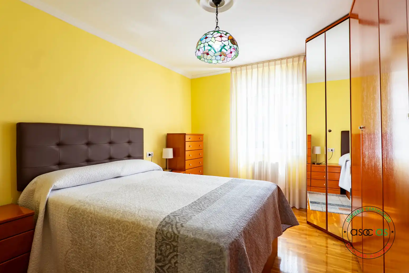 Dormitori de Pis en venda en Gijón  amb Calefacció, Parquet i Terrassa
