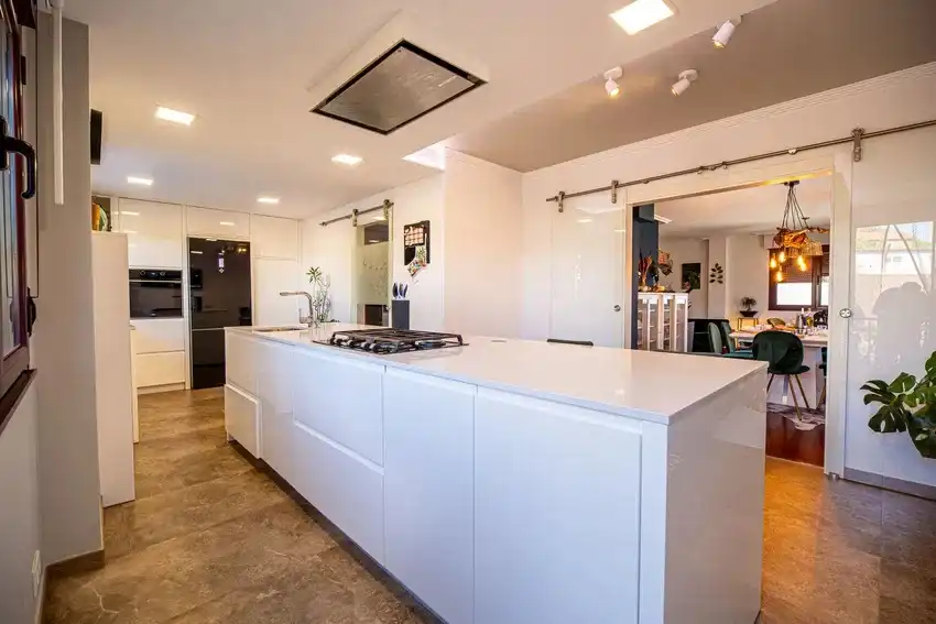 Kitchen of Houses for rent in Santiago de Compostela   with Private garden, Oven and Washing machine