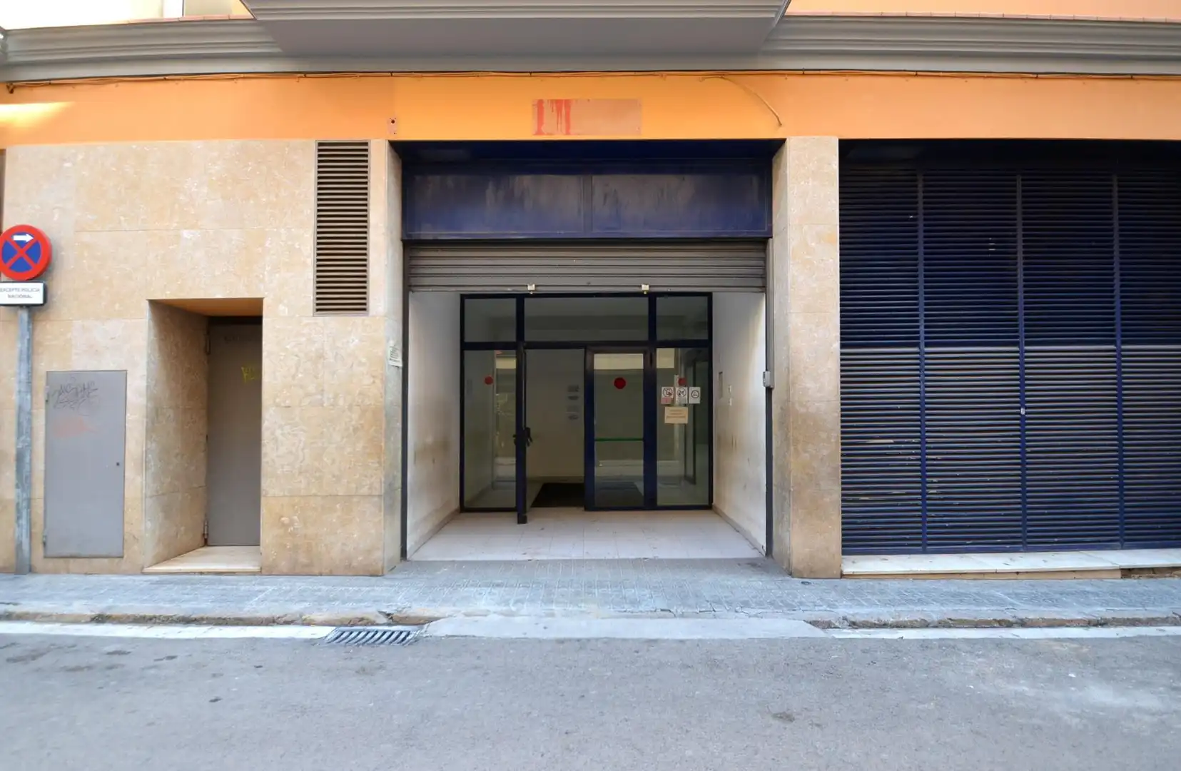 Locale commerciale in affitto a Calle Vapor 19