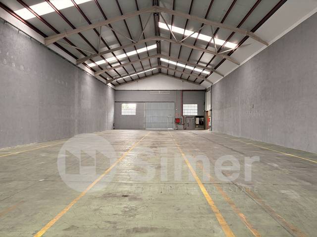 Nave industrial en Alquiler en Canovelles