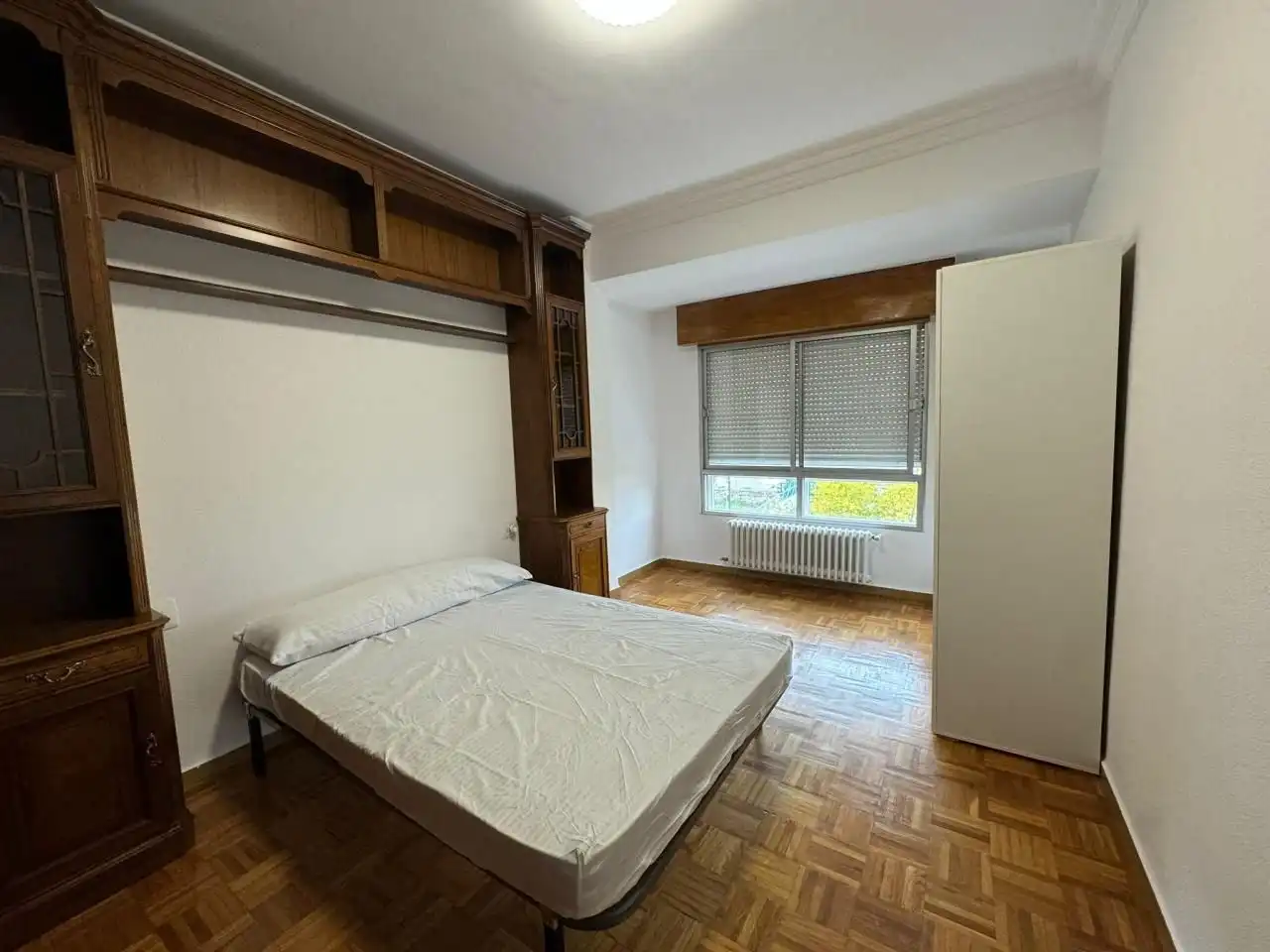 Bedroom of Flat for share in Ourense Capital   with Heating, Parquet flooring and Furnished