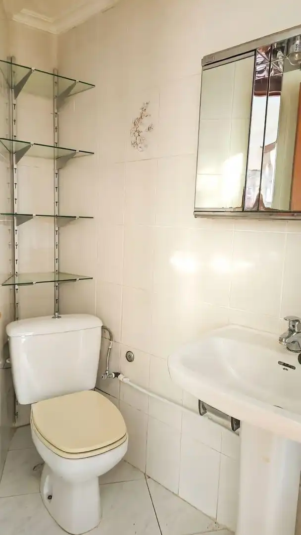Baño de Piso en venta en Vigo  con Calefacción, Trastero y Amueblado